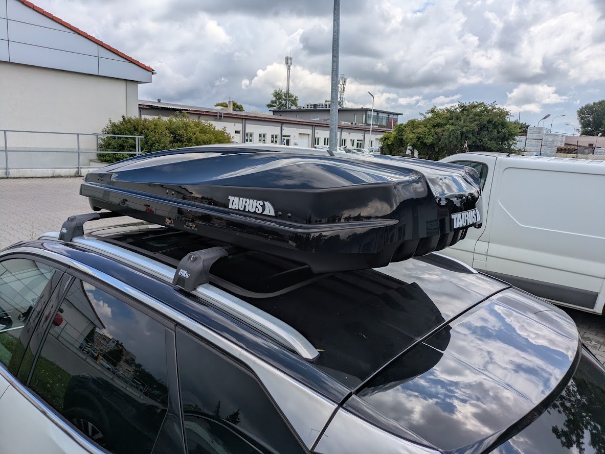 Bagażnik dachowy Interpack Quiet XT Black na relingach zintegrowanych Peugeot 3008